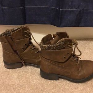 Girl’s Steve Madden size 13  combat/ankle boots